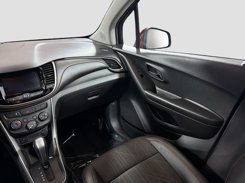 Used 2022 Chevrolet Trax LT AWD/4WD image 22