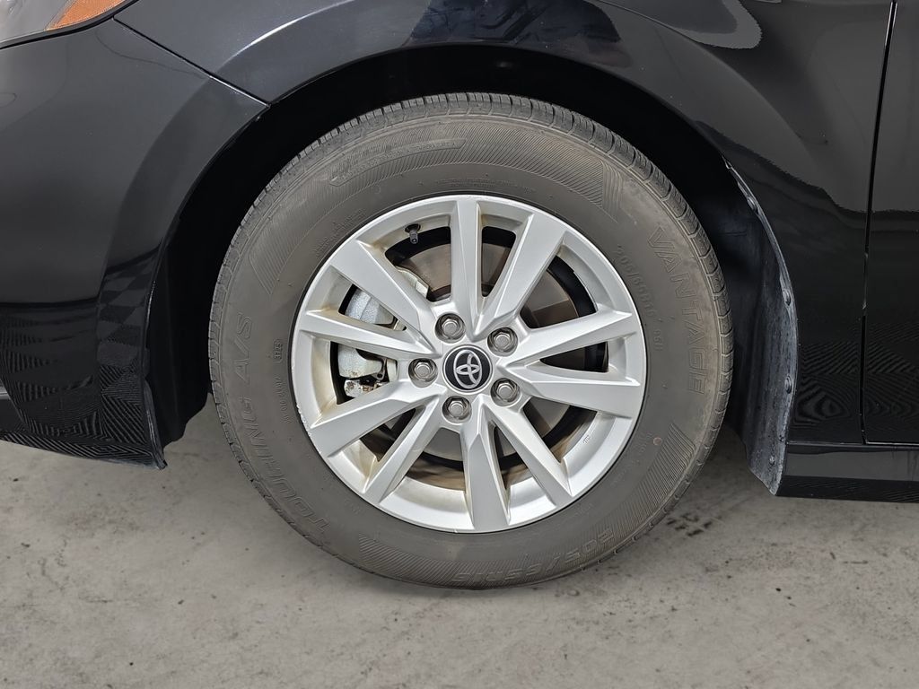 Used 2025 Toyota Camry LE FWD image 9