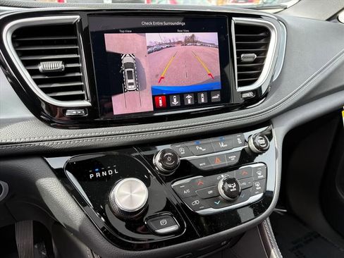 New 2026 Chrysler Pacifica Limited w/ Uconnect Theater Family Group AWD/4WD image 8