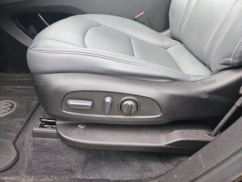 Used 2023 Buick Enclave Essence w/ Experience Buick Package FWD image 12