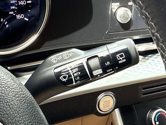 Used 2023 Kia Carnival LX FWD image 25