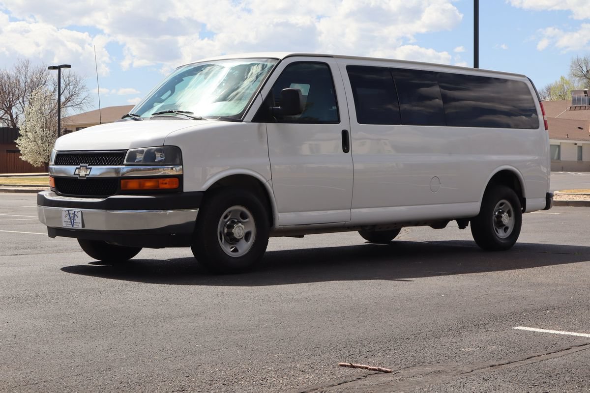 Used 2017 Chevrolet Express 3500 LT RWD image 11
