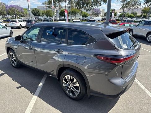 Certified 2024 Toyota Highlander XLE FWD image 17