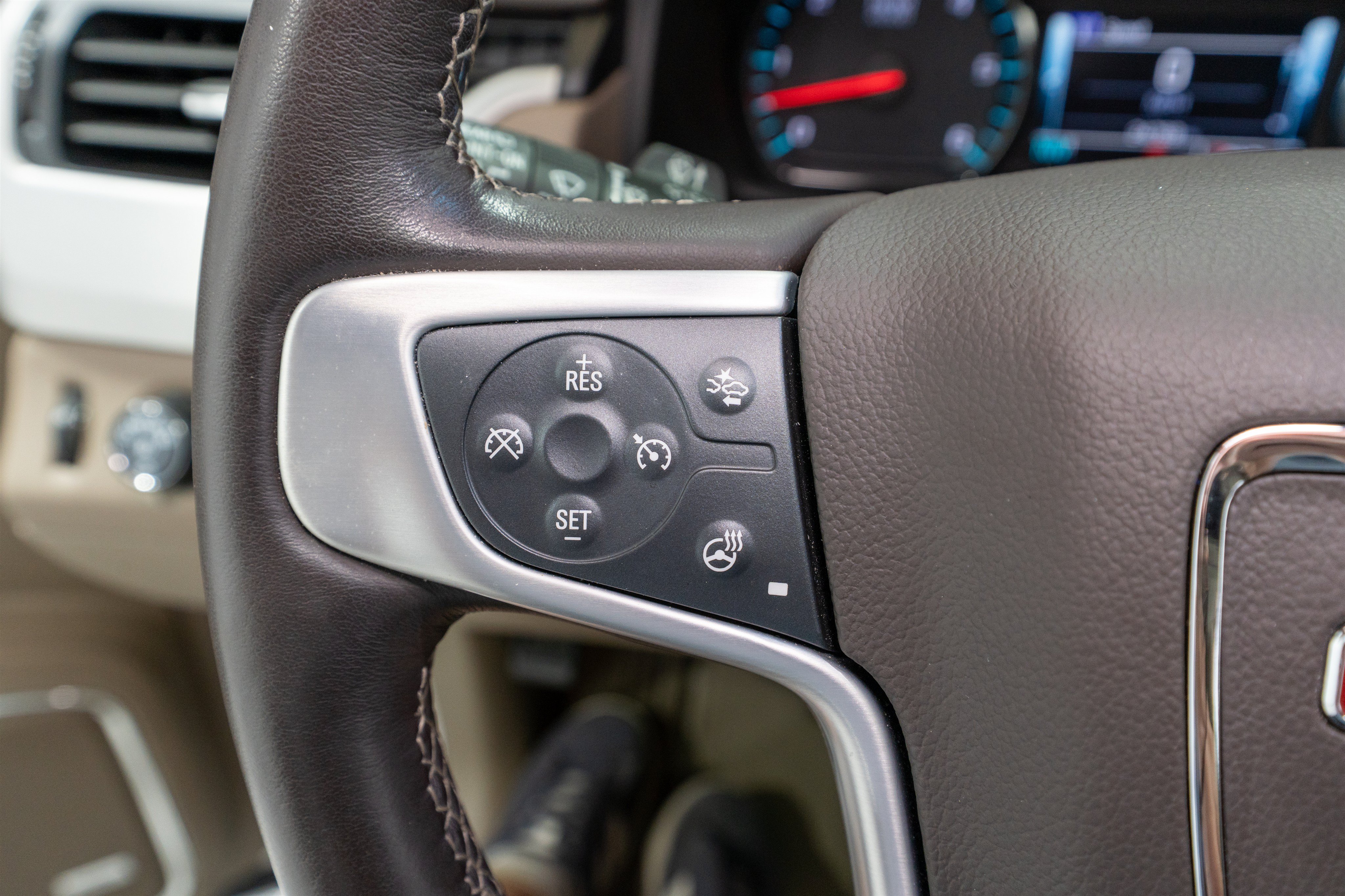 Used 2019 GMC Yukon SLT w/ Premium Edition AWD/4WD image 26