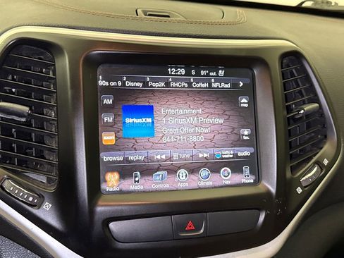 Used 2016 Jeep Cherokee Limited w/ Luxury Group FWD image 24