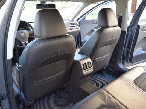 Used 2015 Volkswagen Passat TDI SEL Premium image 42
