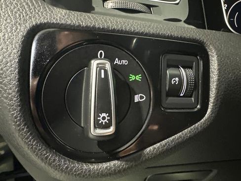 Used 2019 Volkswagen Golf R 4-Door image 28