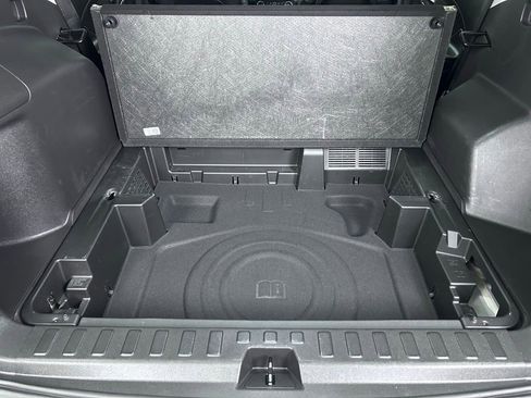 Used 2023 GMC Terrain SLT image 20