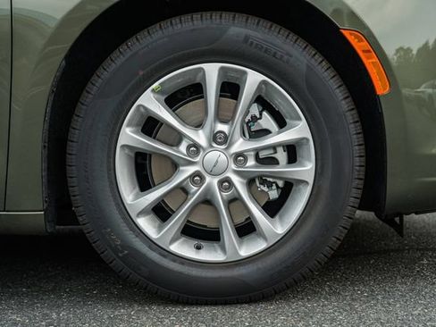 New 2027 Chrysler Pacifica Select FWD image 20