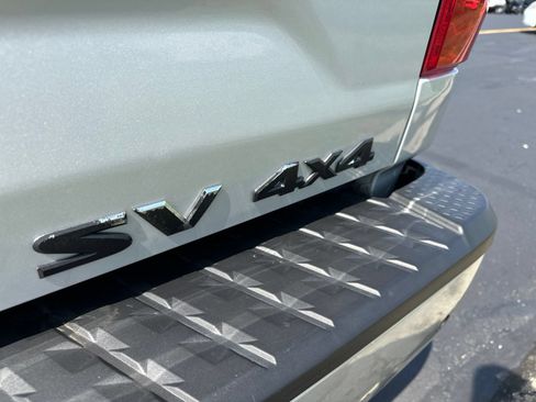 Used 2020 Nissan Titan SV w/ SV Convenience Package AWD/4WD image 7