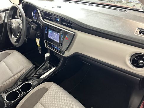 Used 2018 Toyota Corolla LE w/ Carpet Mat Package (TMS) FWD image 27