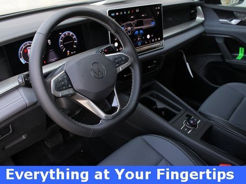 New 2025 Volkswagen Tiguan SE image 2