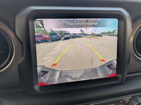 Used 2021 Jeep Gladiator Sport AWD/4WD image 17