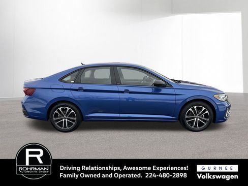 Used 2023 Volkswagen Jetta Sport image 11