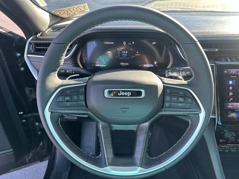 Used 2024 Jeep Grand Cherokee L Limited w/ Luxury Tech Group II image 7