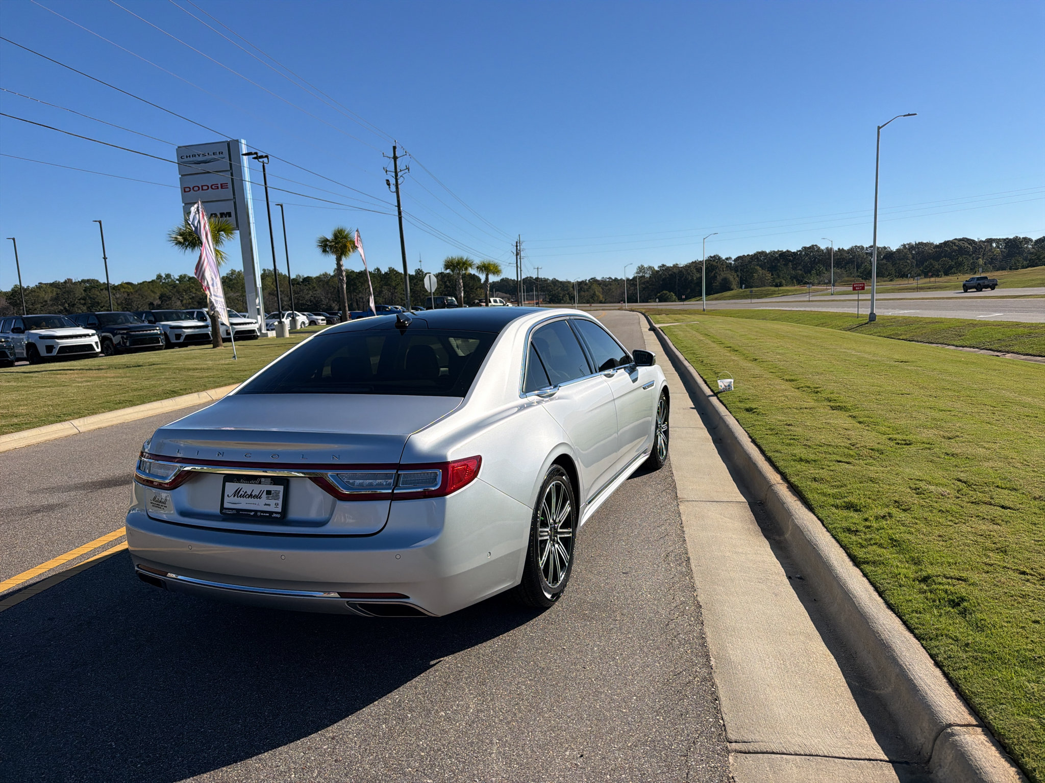 Used 2019 Lincoln Continental Reserve FWD image 6