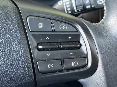 Used 2025 Hyundai Venue SEL FWD image 25