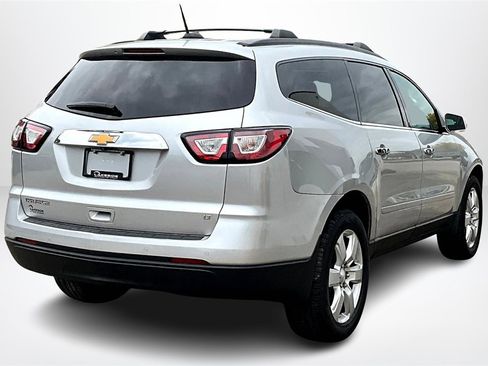 Used 2017 Chevrolet Traverse LT w/ Style and Technology Package image 5