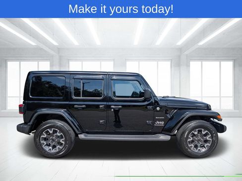Used 2024 Jeep Wrangler Unlimited Sahara w/ Technology Group AWD/4WD image 2