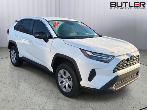 Certified 2024 Toyota RAV4 LE FWD image 8
