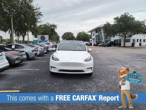 Used 2022 Tesla Model Y Long Range AWD/4WD image 2