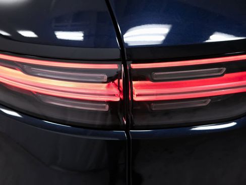 Certified 2023 Porsche Cayenne Platinum Edition w/ Assistance Package image 34