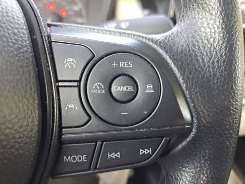 Used 2025 Toyota Corolla LE image 34