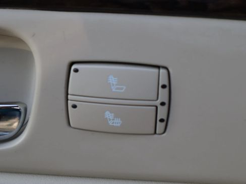 Used 2011 Cadillac DTS Luxury FWD image 31