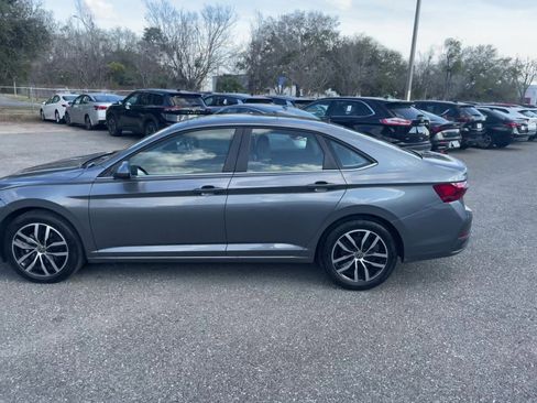 Used 2025 Volkswagen Jetta SE image 8