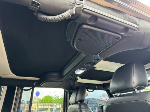 Used 2018 Jeep Wrangler Unlimited Sahara AWD/4WD image 31