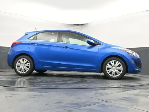 Used 2017 Hyundai Elantra GT image 46