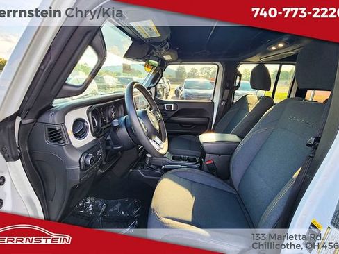 Used 2024 Jeep Wrangler Unlimited Sahara AWD/4WD image 20