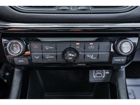 Used 2022 Jeep Compass Latitude w/ Sun and Sound Group AWD/4WD image 16