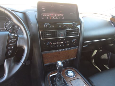 Used 2024 Nissan Armada SL image 19