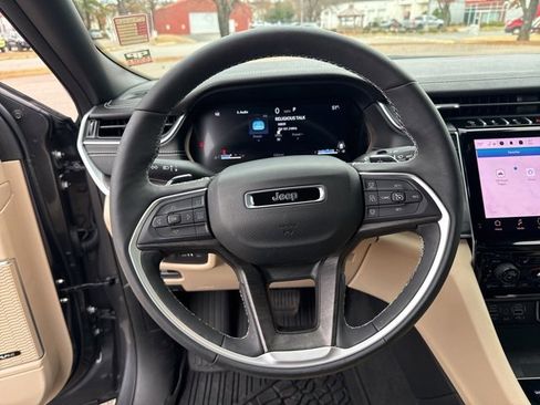 Used 2025 Jeep Grand Cherokee L Limited w/ Luxury Tech Group II image 21