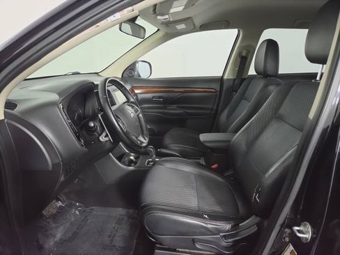 Used 2015 Mitsubishi Outlander GT AWD/4WD image 13