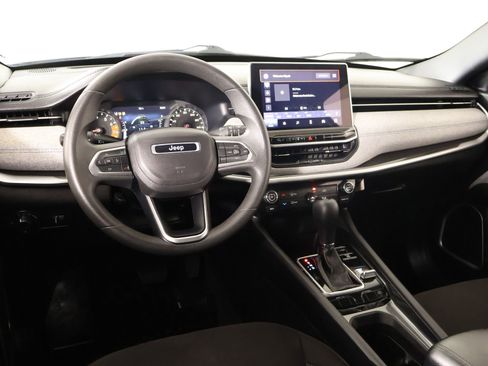 Used 2023 Jeep Compass Sport image 2