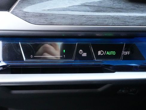 Used 2024 BMW i7 M70 w/ Premium Package AWD/4WD image 17
