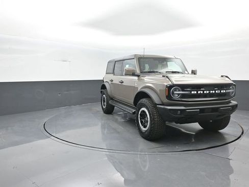 New 2026 Ford Bronco Outer Banks w/ Sasquatch Package AWD/4WD image 2