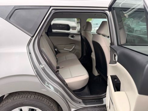 Used 2024 Kia Soul LX FWD image 18