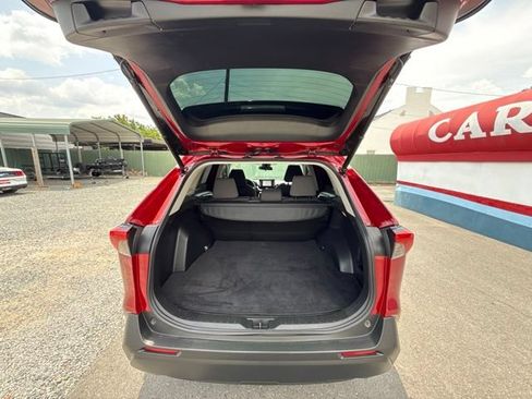 Used 2021 Toyota RAV4 XLE w/ Convenience Package FWD image 18
