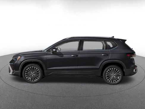 Used 2026 Volkswagen Taos SE AWD/4WD image 3