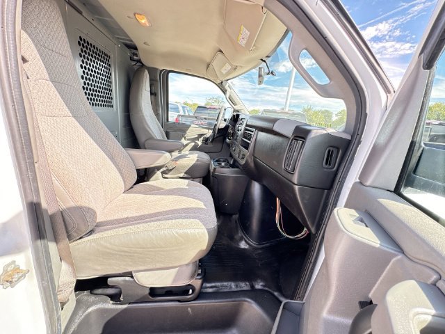 Used 2016 Chevrolet Express 2500 RWD image 24