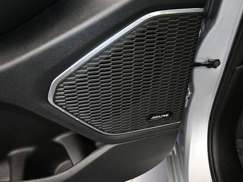 Used 2024 Jeep Grand Cherokee Overland w/ Luxury Tech Group IV image 15