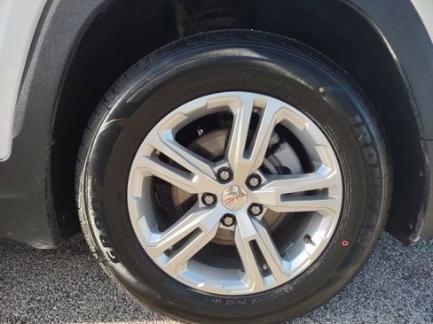 Used 2024 GMC Terrain SLE FWD image 23