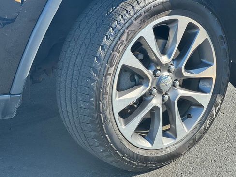 Used 2018 Jeep Grand Cherokee Limited w/ Luxury Group II image 9