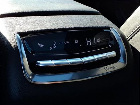 Used 2022 Cadillac XT6 Premium Luxury w/ Technology Package image 24