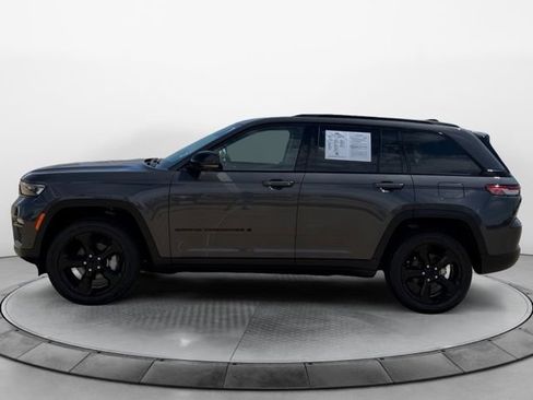 Used 2023 Jeep Grand Cherokee Limited w/ Luxury Tech Group II AWD/4WD image 6
