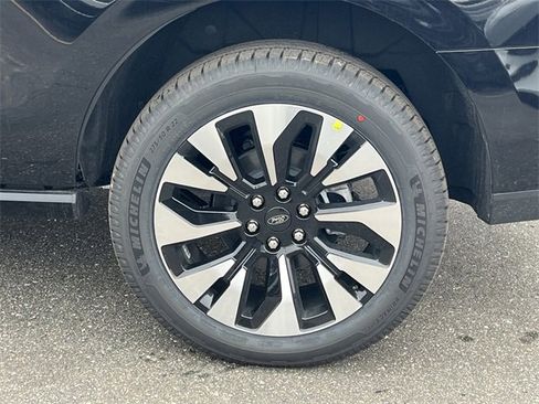 New 2026 Ford Expedition Platinum w/ Driver's Package image 11