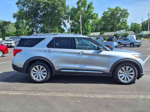Used 2020 Ford Explorer Limited w/ Class III Trailer Tow Package AWD/4WD image 3